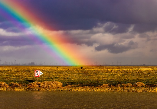 Regenbogen an der Oste-Mündung